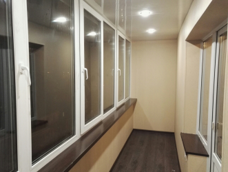 loggias ที่เป็นกระจกในการออกแบบห้องคืออะไร? อบอุ่นการออกแบบมุมกว้างไร้กรอบ 145+ (Photos) การตกแต่งภายในที่แสนสบาย