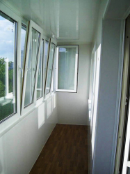 loggias ที่เป็นกระจกในการออกแบบห้องคืออะไร? อบอุ่นการออกแบบมุมกว้างไร้กรอบ 145+ (Photos) การตกแต่งภายในที่แสนสบาย