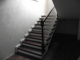 Terminando as escadas em uma casa particular: As idéias mais populares (laminado, azulejo, pedra). Selecionamos apenas materiais práticos e confiáveis ​​(mais de 160 fotos)