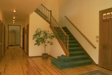 Terminando as escadas em uma casa particular: As idéias mais populares (laminado, azulejo, pedra). Selecionamos apenas materiais práticos e confiáveis ​​(mais de 160 fotos)