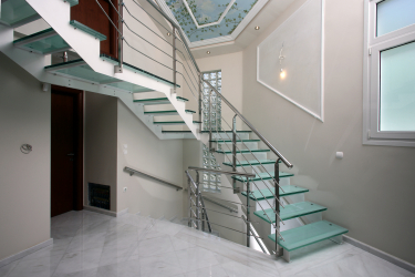 Terminando as escadas em uma casa particular: As idéias mais populares (laminado, azulejo, pedra). Selecionamos apenas materiais práticos e confiáveis ​​(mais de 160 fotos)