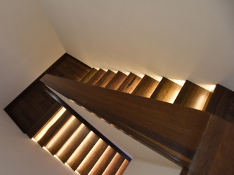 Terminando as escadas em uma casa particular: As idéias mais populares (laminado, azulejo, pedra). Selecionamos apenas materiais práticos e confiáveis ​​(mais de 160 fotos)