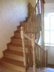 Terminando as escadas em uma casa particular: As idéias mais populares (laminado, azulejo, pedra). Selecionamos apenas materiais práticos e confiáveis ​​(mais de 160 fotos)