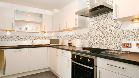 Azulejo para o avental na cozinha (mais de 180 fotos de design): dicas que farão suas paredes ganharem vida