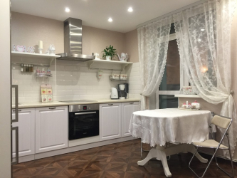 Porco no interior: Características e formas de colocação (avental de cozinha, piso, banheiro, paredes). Qual é o segredo da popularidade? (120 + fotos)