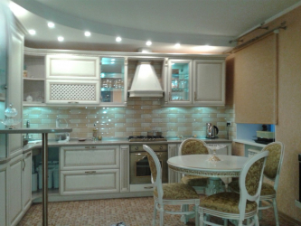 Porco no interior: Características e formas de colocação (avental de cozinha, piso, banheiro, paredes). Qual é o segredo da popularidade? (120 + fotos)