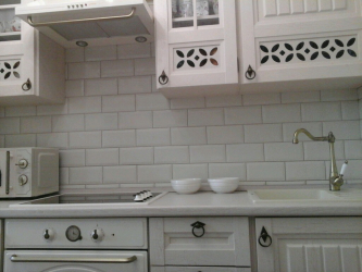 Porco no interior: Características e formas de colocação (avental de cozinha, piso, banheiro, paredes). Qual é o segredo da popularidade? (120 + fotos)