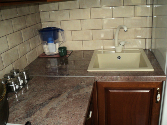 Porco no interior: Características e formas de colocação (avental de cozinha, piso, banheiro, paredes). Qual é o segredo da popularidade? (120 + fotos)