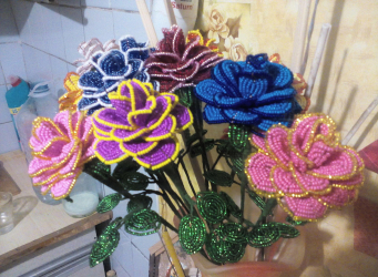 Artesanato feito de miçangas é a base para iniciantes com esquemas (árvores, flores, quadros). Aulas de beleza faça você mesmo (mais de 190 fotos)
