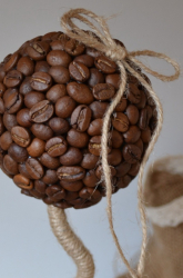 O artesanato mais incomum e interessante de café e grãos de café para 5+. Oficinas fáceis para iniciantes passo a passo (130 + foto)