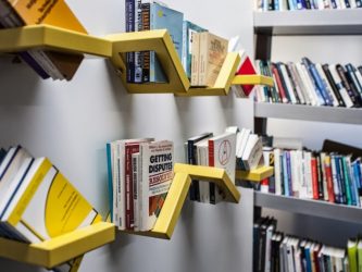 Como fazer prateleiras no interior da sala com as próprias mãos? (230+ fotos) Uma seleção de ideias bonitas e modernas