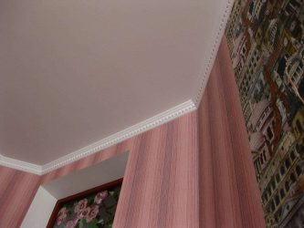 Como escolher e colar o plinto do teto: 180+ (Fotos) Desenhos para diferentes tetos