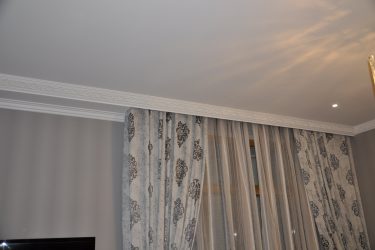 Como escolher e colar o plinto do teto: 180+ (Fotos) Desenhos para diferentes tetos