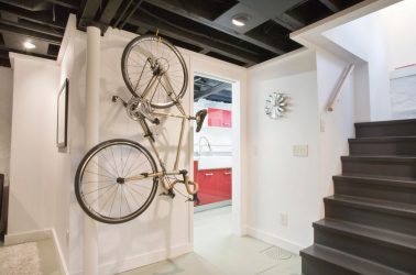 O teto na sala (310 + Foto): alta qualidade e moda. Apenas opções ganha-ganha
