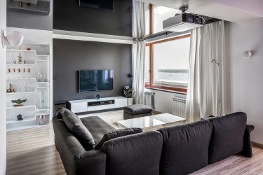 O teto na sala (310 + Foto): alta qualidade e moda. Apenas opções ganha-ganha