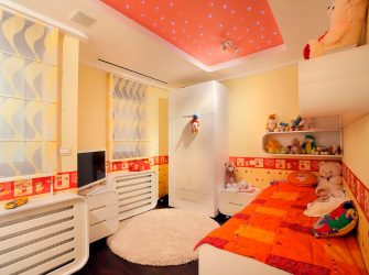 O teto na sala (310 + Foto): alta qualidade e moda. Apenas opções ganha-ganha