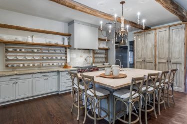 Estilo de Provence em um interior moderno: 335+ Fotos de belos desenhos para os românticos e conhecedores da França (no corredor / sala / cozinha)