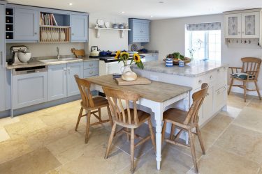 Estilo de Provence em um interior moderno: 335+ Fotos de belos desenhos para os românticos e conhecedores da França (no corredor / sala / cozinha)