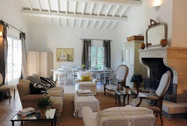 Estilo de Provence em um interior moderno: 335+ Fotos de belos desenhos para os românticos e conhecedores da França (no corredor / sala / cozinha)