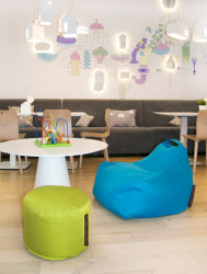 Bancos acolchoados para salas diferentes como uma peça de mobiliário original - opções, conselhos, 235+ (Foto). Adição luxuosa e prática