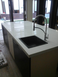 Pias de pedra - uma bela adição à cozinha. 175+ (foto) redondo, quadrado e canto. Escolha com a gente