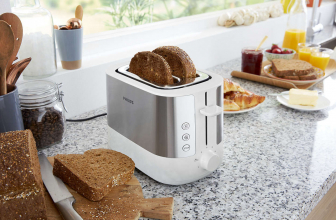 Top 15 rankings of the best models of toasters. Housekeeping note: Which is better to choose? (+ Reviews)