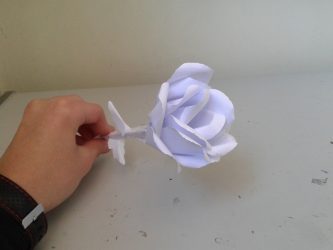 Como fazer rosas de papel com as próprias mãos: Instruções passo a passo para iniciantes (mais de 190 fotos)