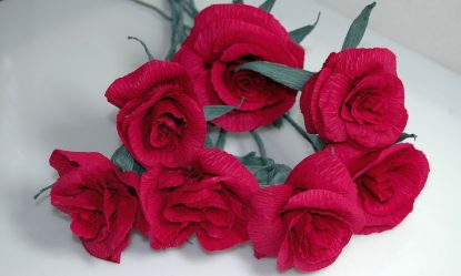 Como fazer rosas de papel com as próprias mãos: Instruções passo a passo para iniciantes (mais de 190 fotos)