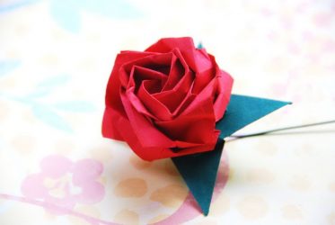 Como fazer rosas de papel com as próprias mãos: Instruções passo a passo para iniciantes (mais de 190 fotos)