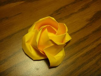 Como fazer rosas de papel com as próprias mãos: Instruções passo a passo para iniciantes (mais de 190 fotos)