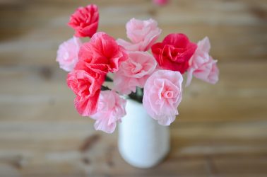 Como fazer rosas de papel com as próprias mãos: Instruções passo a passo para iniciantes (mais de 190 fotos)