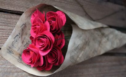 Como fazer rosas de papel com as próprias mãos: Instruções passo a passo para iniciantes (mais de 190 fotos)