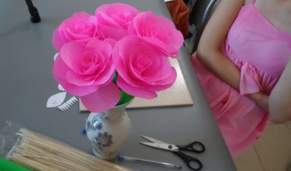 Como fazer rosas de papel com as próprias mãos: Instruções passo a passo para iniciantes (mais de 190 fotos)