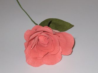 Como fazer rosas de papel com as próprias mãos: Instruções passo a passo para iniciantes (mais de 190 fotos)