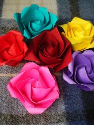 Como fazer rosas de papel com as próprias mãos: Instruções passo a passo para iniciantes (mais de 190 fotos)