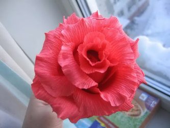 Como fazer rosas de papel com as próprias mãos: Instruções passo a passo para iniciantes (mais de 190 fotos)