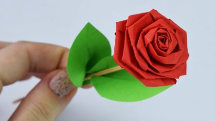 Como fazer rosas de papel com as próprias mãos: Instruções passo a passo para iniciantes (mais de 190 fotos)
