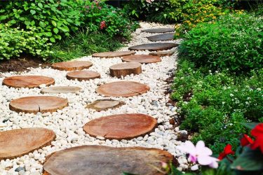 Como é bonito fazer caminhos de jardins com as próprias mãos a baixo custo? Mais de 180 fotos de opções suburbanas de diferentes materiais (telhas, plástico, borracha)
