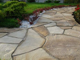 Como é bonito fazer caminhos de jardins com as próprias mãos a baixo custo? Mais de 180 fotos de opções suburbanas de diferentes materiais (telhas, plástico, borracha)