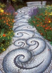 Como é bonito fazer caminhos de jardins com as próprias mãos a baixo custo? Mais de 180 fotos de opções suburbanas de diferentes materiais (telhas, plástico, borracha)