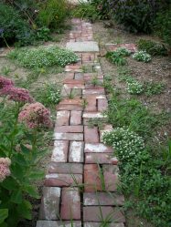 Como é bonito fazer caminhos de jardins com as próprias mãos a baixo custo? Mais de 180 fotos de opções suburbanas de diferentes materiais (telhas, plástico, borracha)