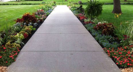 Como é bonito fazer caminhos de jardins com as próprias mãos a baixo custo? Mais de 180 fotos de opções suburbanas de diferentes materiais (telhas, plástico, borracha)