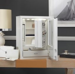 Cofres no interior da casa ou apartamento (pequeno, à prova de fogo, embutido). Como escolher? O que procurar?