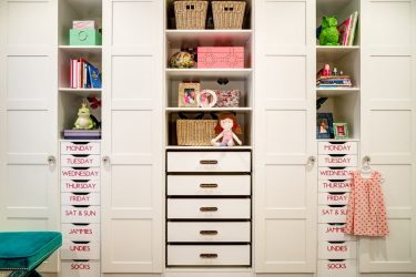 Guarda-roupa no berçário: Como não cometer um erro com a escolha? 205+ (foto) design com opções (guarda-roupa de correr, canto, built-in)