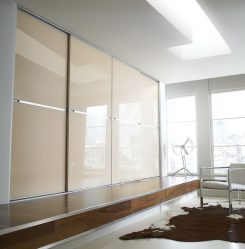 Guarda-roupa no quarto: encontre o guarda-roupa dos seus sonhos. Os modelos mais relevantes e práticos