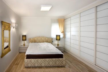 Guarda-roupa no quarto: encontre o guarda-roupa dos seus sonhos. Os modelos mais relevantes e práticos