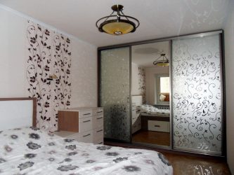 Guarda-roupa no quarto: encontre o guarda-roupa dos seus sonhos. Os modelos mais relevantes e práticos