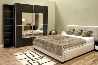 Guarda-roupa no quarto: encontre o guarda-roupa dos seus sonhos. Os modelos mais relevantes e práticos