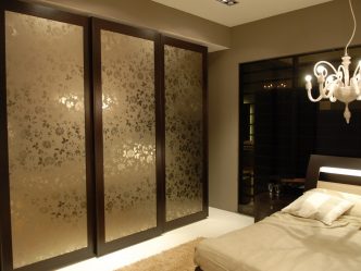 Guarda-roupa no quarto: encontre o guarda-roupa dos seus sonhos. Os modelos mais relevantes e práticos