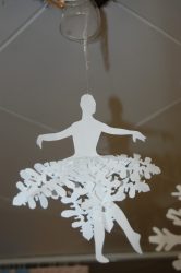 Flocos de neve de papel DIY simples e volumosos: Mais de 75 fotos com instruções passo a passo. Nós decoramos a casa para o feriado (+ Avaliações)